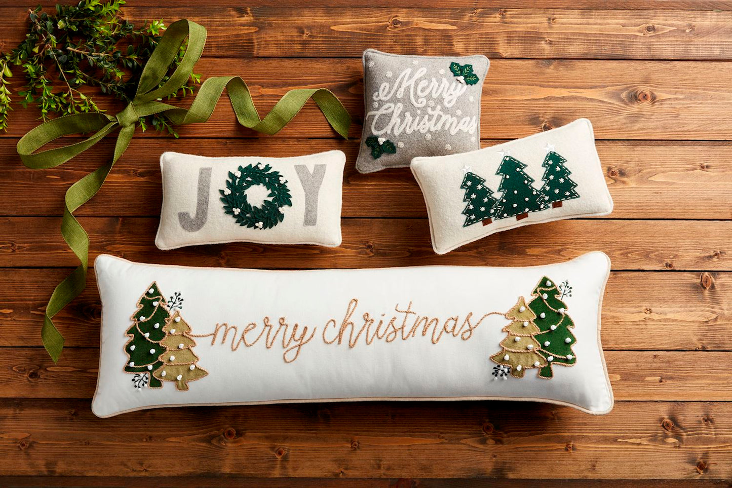 VELVET TREE MERRY CHRISTMAS PILLOW