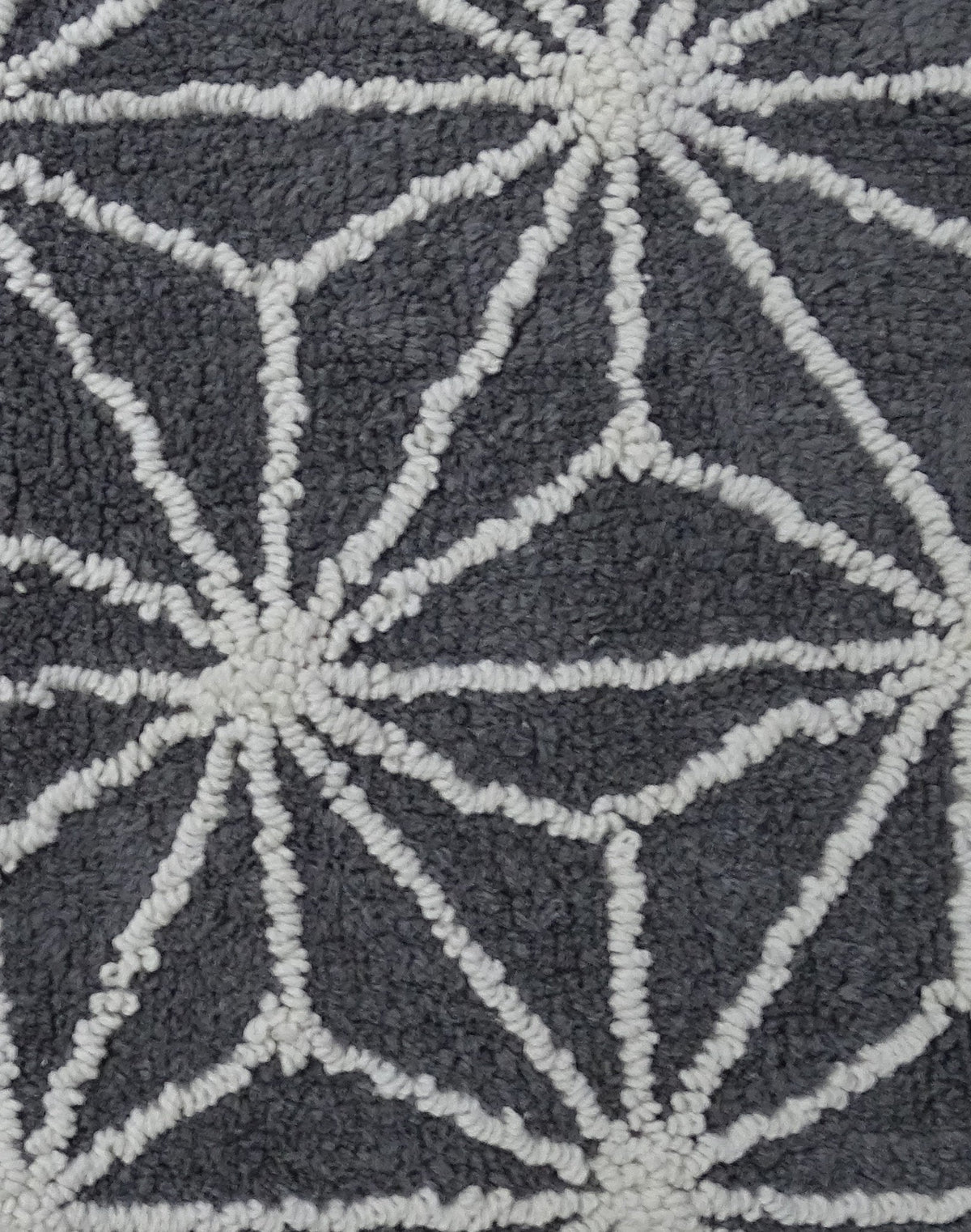 CHICOS HOME Bath Rug Geometric Pattern in Grey & Ivory (Online Exclusive)