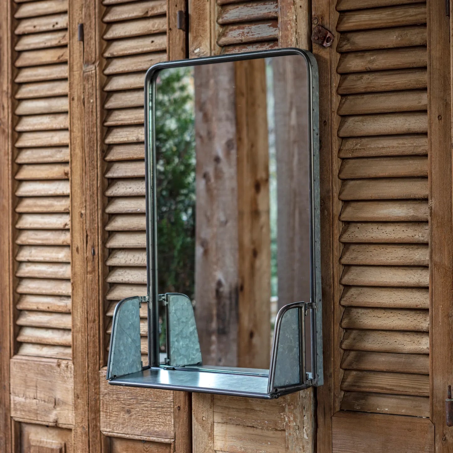 GENTLEMAN'S MIRROR