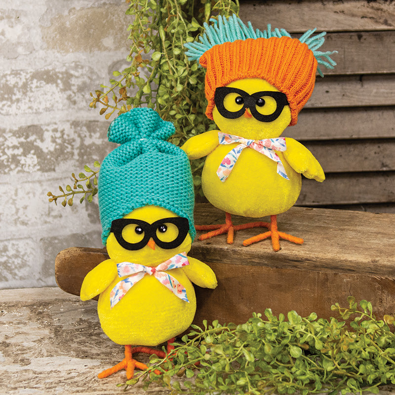 STANDING CHICK WITH HAT AND GLASSES