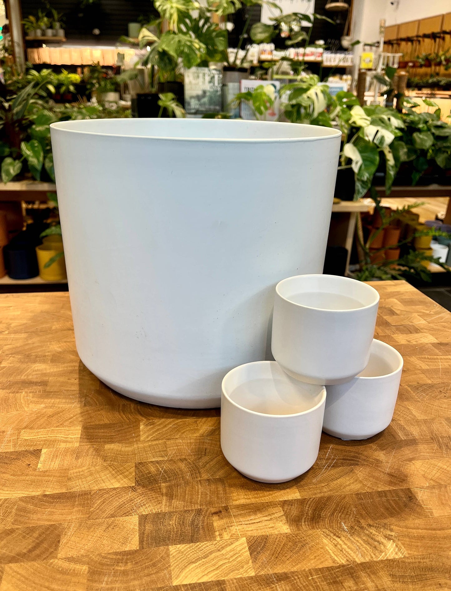 Round White Pot