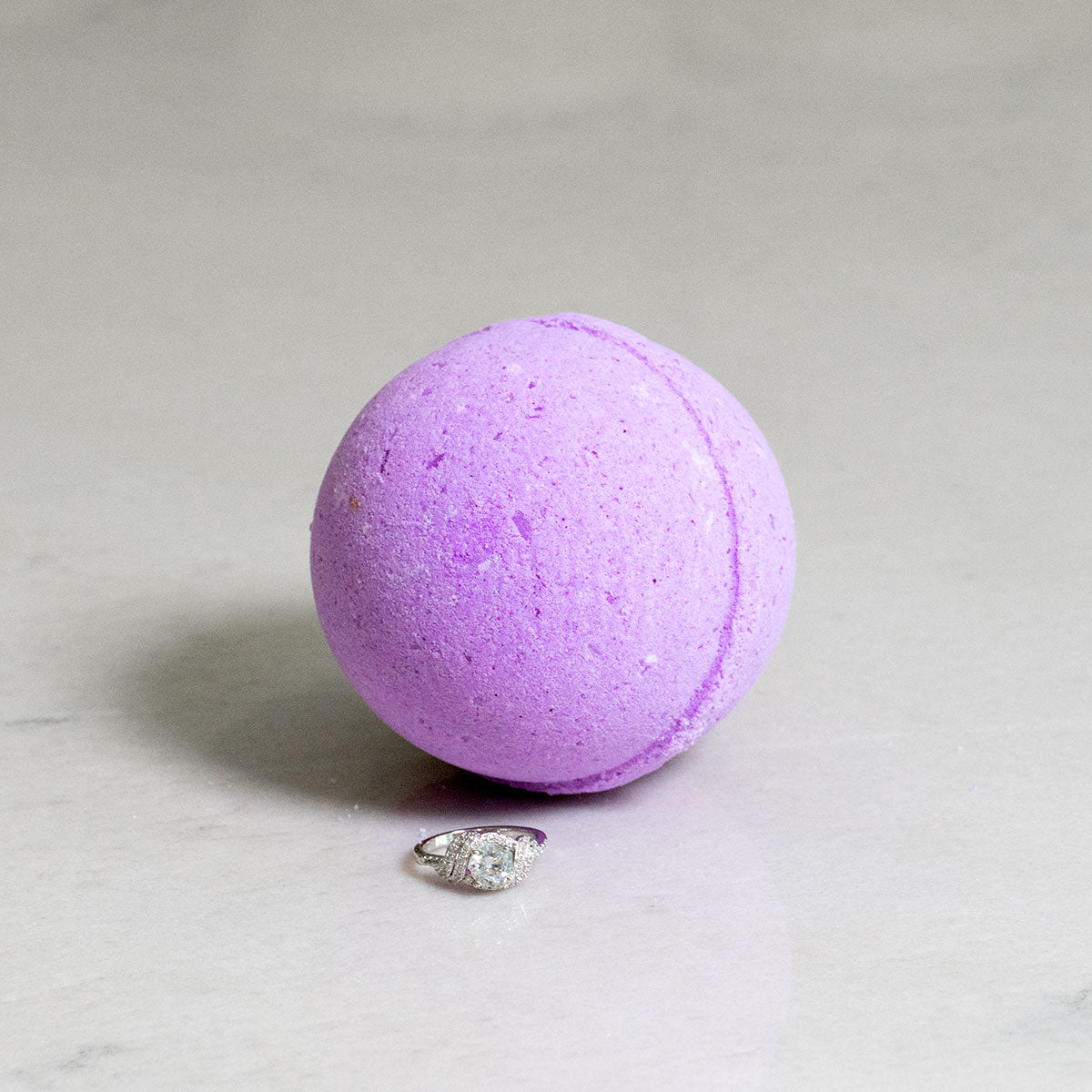 Early Morning Lilac 10oz Jewelry Bath Bomb (Online Exclusive)