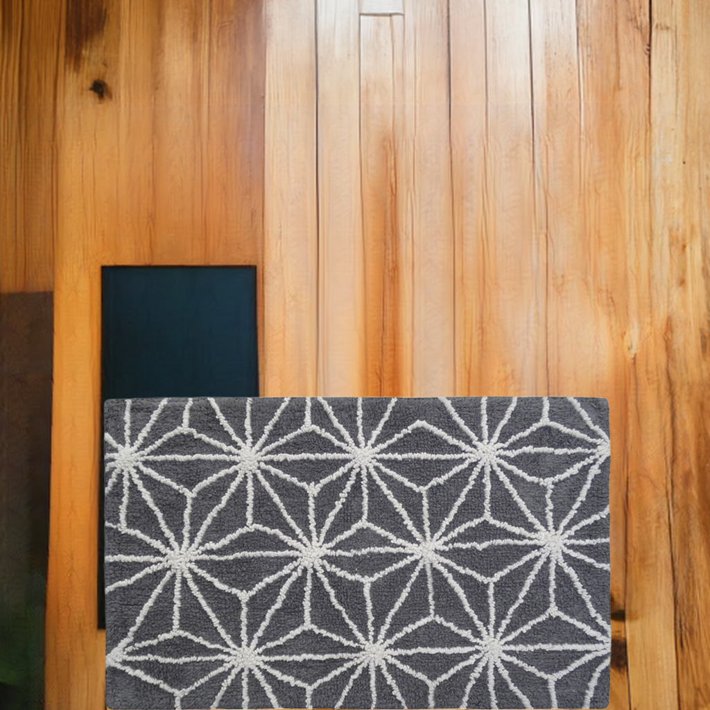 CHICOS HOME Bath Rug Geometric Pattern in Grey & Ivory (Online Exclusive)
