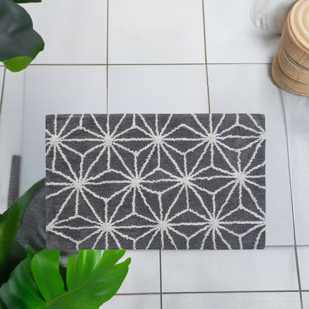 CHICOS HOME Bath Rug Geometric Pattern in Grey & Ivory (Online Exclusive)