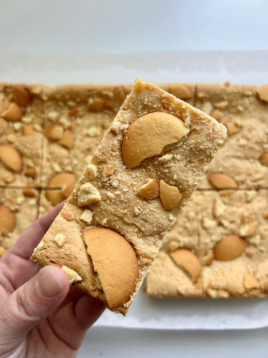 Banana Pudding Blondies (Online Exclusive)