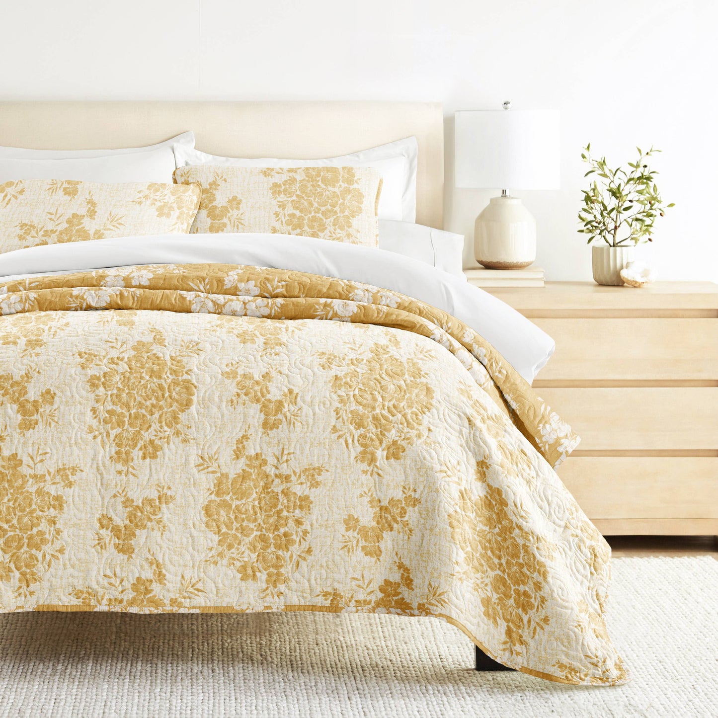 Distressed Bouquet All Season Patterned Reversible Quilt Set