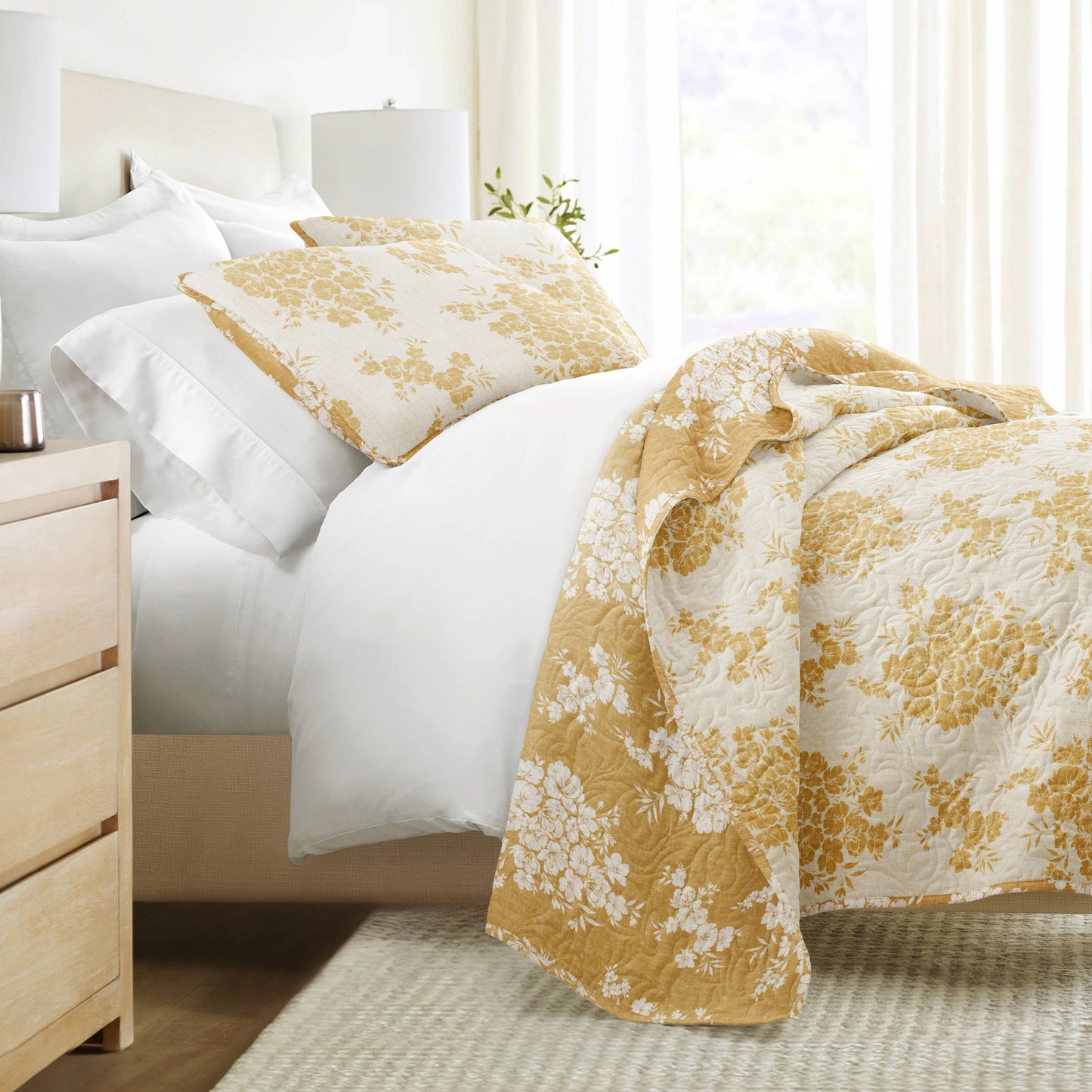 Distressed Bouquet All Season Patterned Reversible Quilt Set