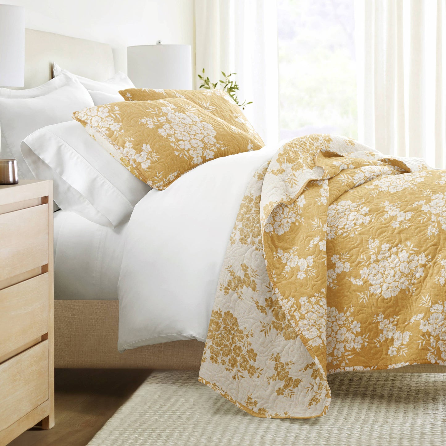 Distressed Bouquet All Season Patterned Reversible Quilt Set