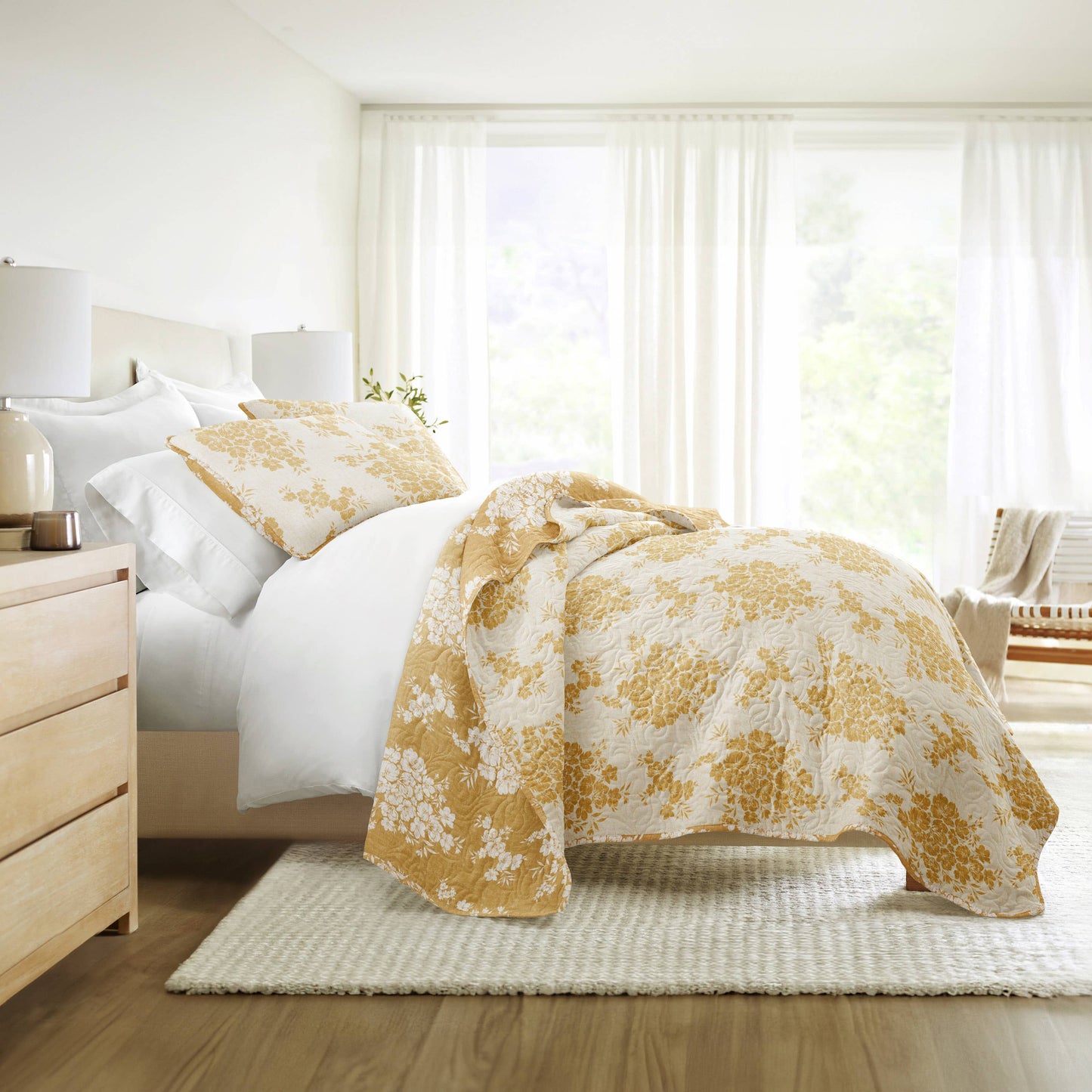 Distressed Bouquet All Season Patterned Reversible Quilt Set