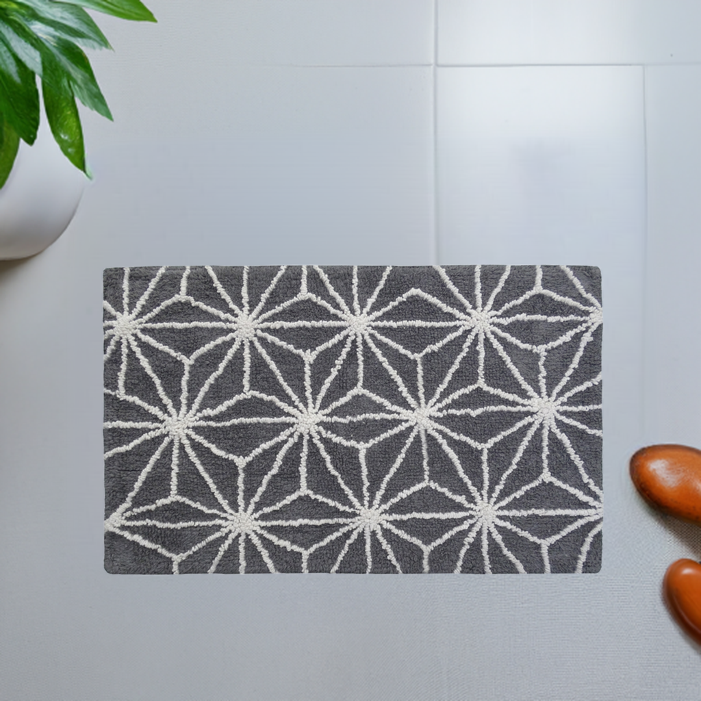 CHICOS HOME Bath Rug Geometric Pattern in Grey & Ivory (Online Exclusive)