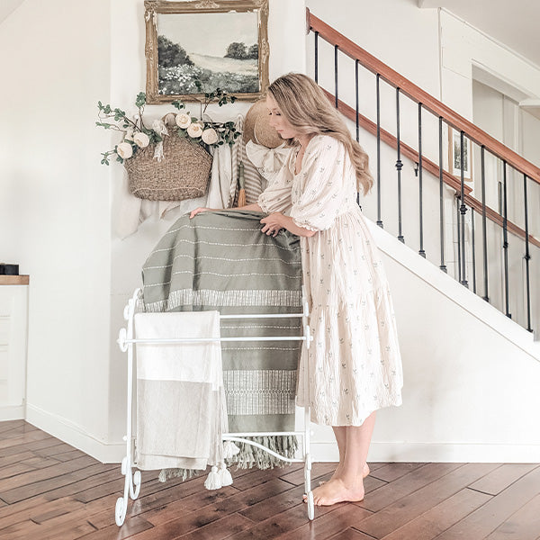 Freestanding Ornate Towel Stand (Online Exclusive)