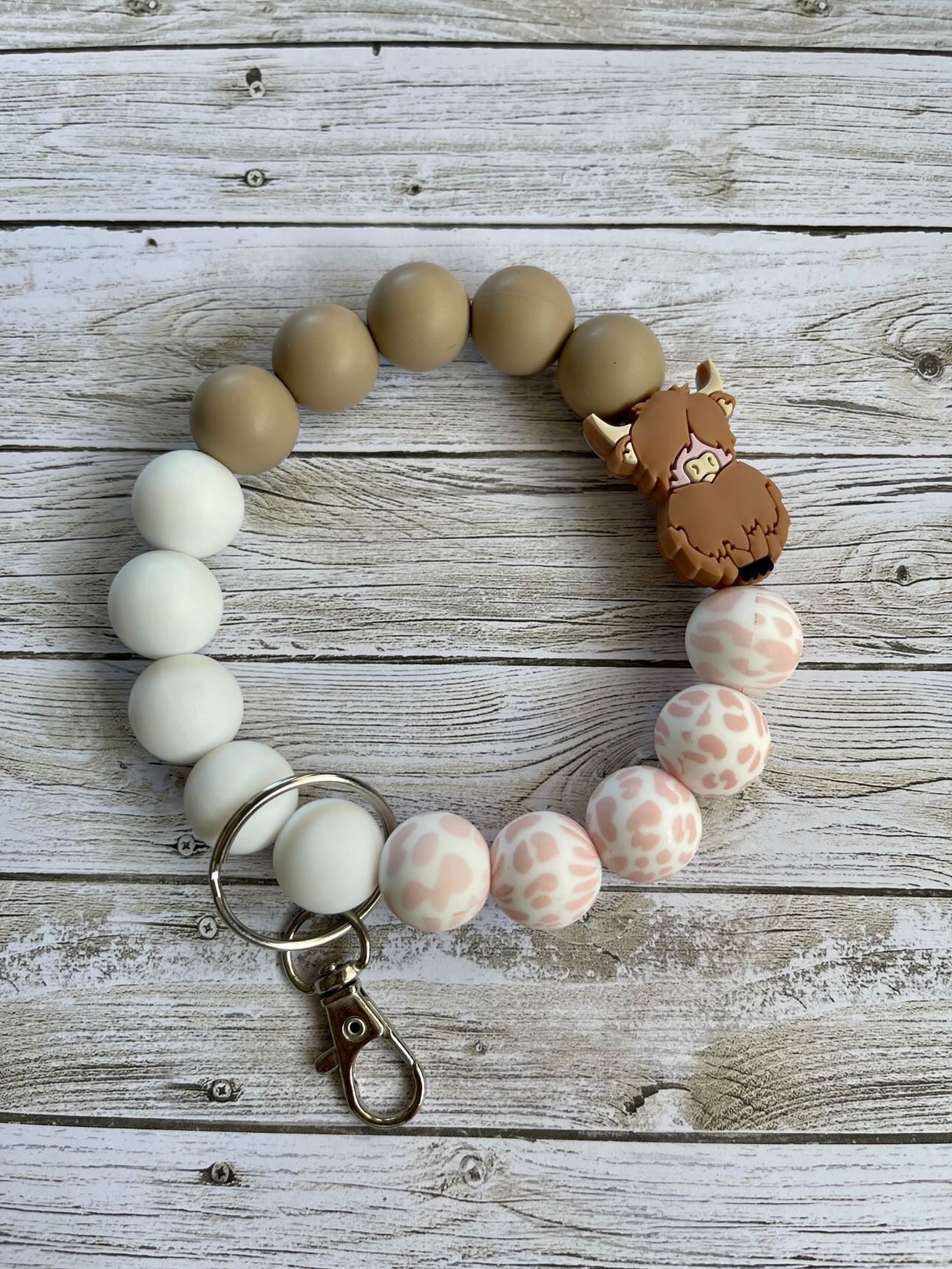 Light Neutral Highland Cow Silicone Beaded Keychain